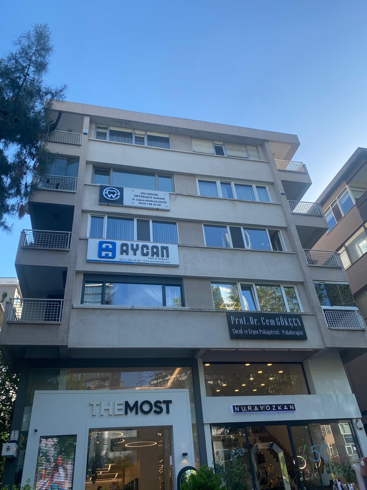 BAĞDAT CADDESİ ÜSTÜNDE İŞ YERİ VE KONUTA UYGUN LÜKS YAPILI 3+1